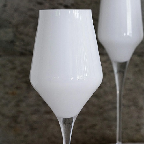 https://www.berings.com/wp-content/uploads/2021/10/Contessa-White-Wine-Glass.jpg