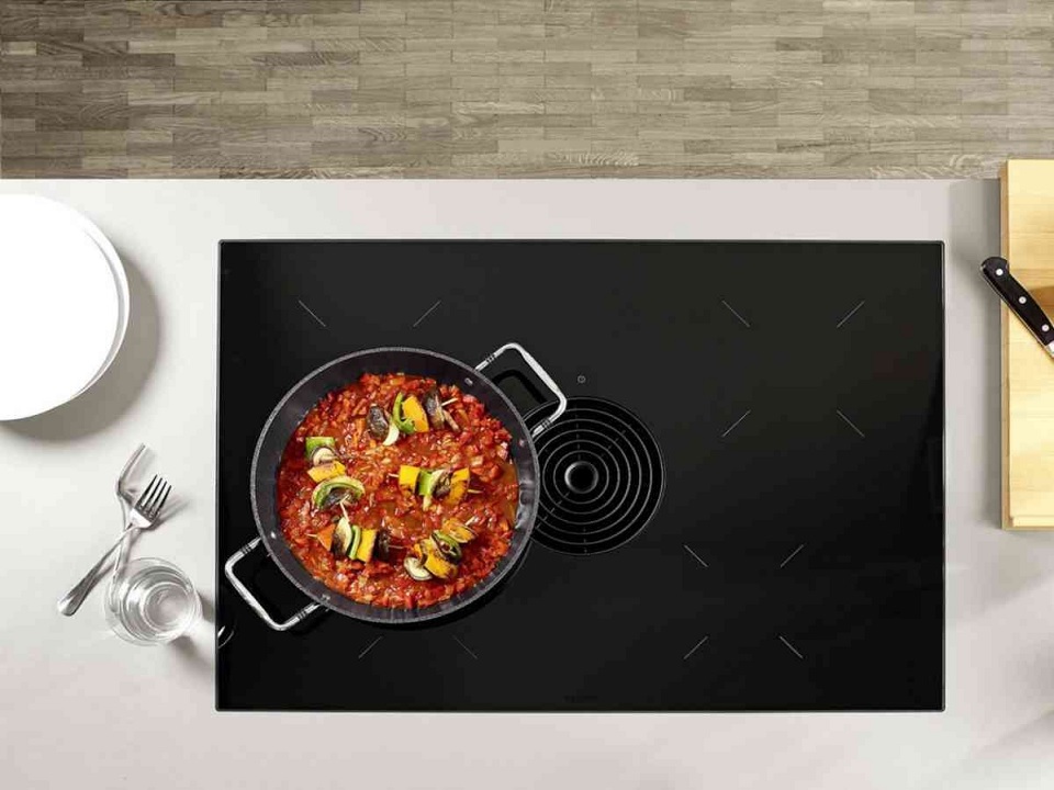 https://www.berings.com/wp-content/uploads/2022/08/Adamant-Nonstick-Serving-Pan-2.jpg